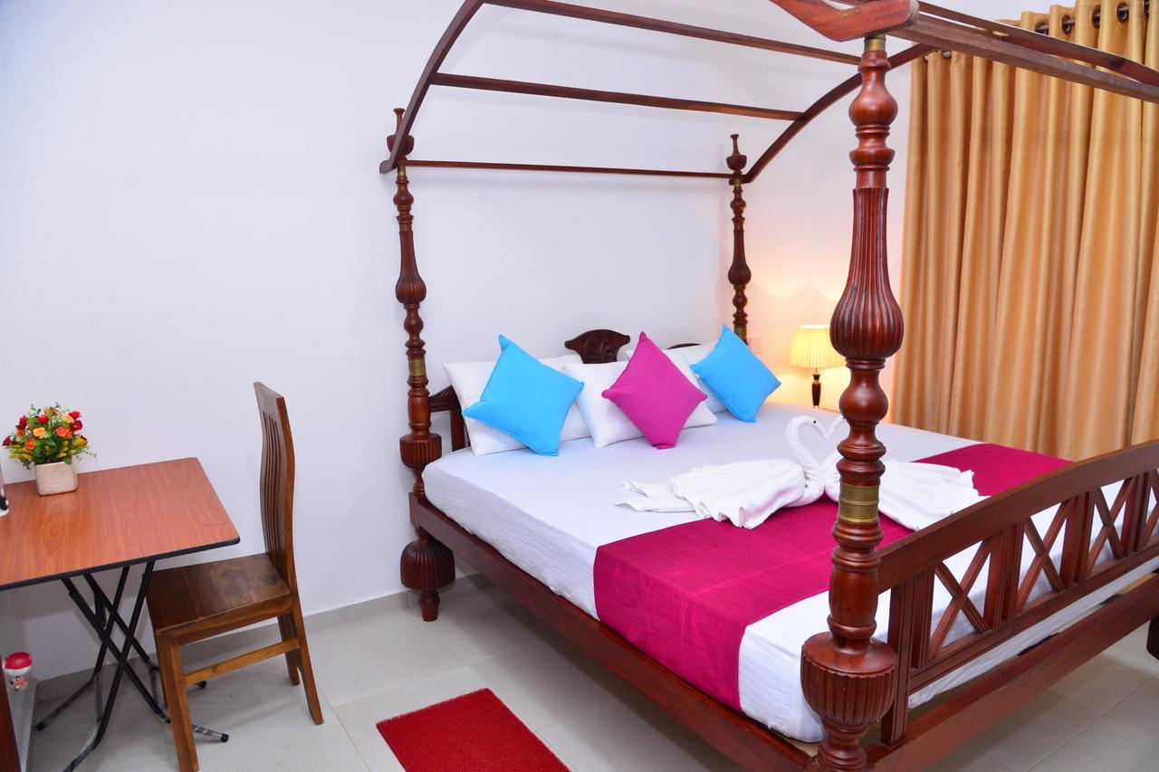 Sunshine Greens Bed & Breakfast Хикадува Екстериор снимка