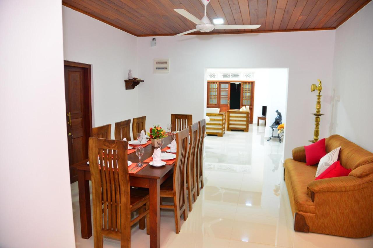 Sunshine Greens Bed & Breakfast Хикадува Екстериор снимка