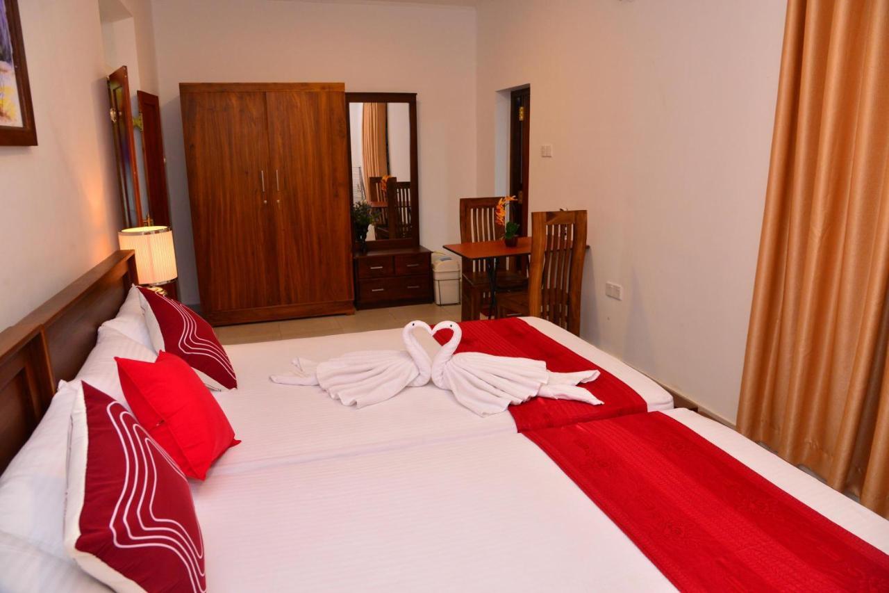 Sunshine Greens Bed & Breakfast Хикадува Екстериор снимка